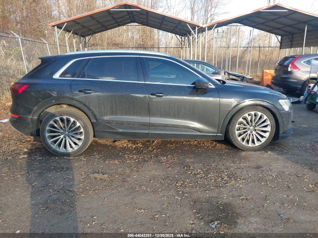 WA1VAAGE7KB005367 Audi E-tron Premium Plus