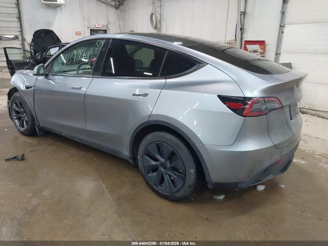 2024 TESLA MODEL Y 7SAYGDEE1RA304057 Photo 2