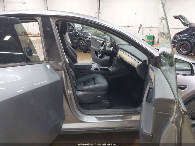 2024 TESLA MODEL Y 7SAYGDEE1RA304057 Photo 4