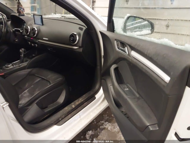 2016 AUDI A3 WAUB8GFF3G1017088 Photo 4