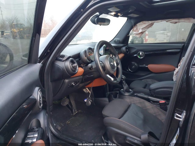 2018 MINI HARDTOP WMWXU3C5XJ2F49951 Photo 4