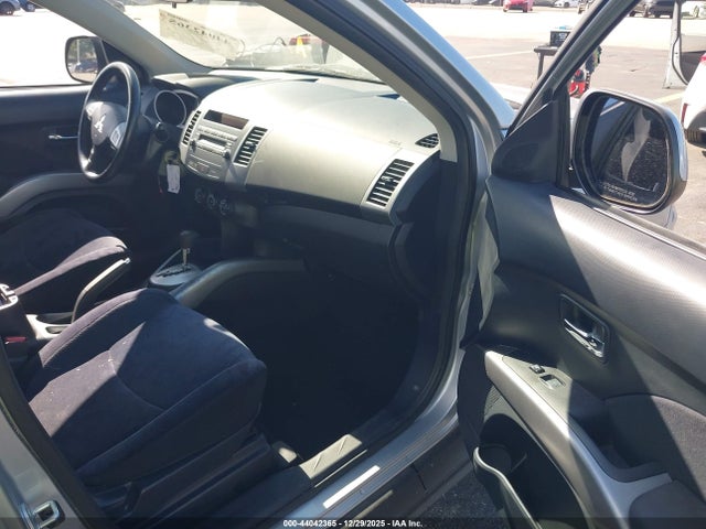 2011 MITSUBISHI OUTLANDER JA4AS2AW8BU010911 Photo 4