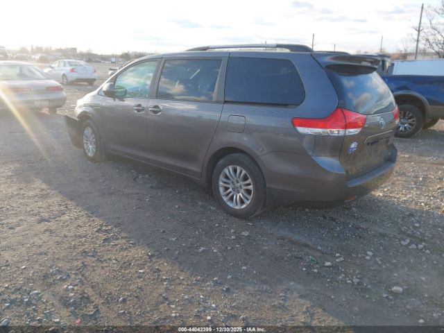 2012 TOYOTA SIENNA 5TDYK3DC1CS177158 Photo 2
