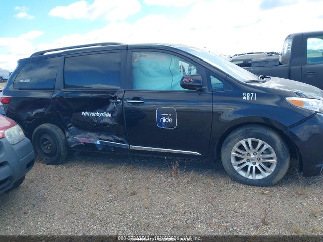 5TDYK3DC4GS744940 Toyota Sienna Xle 8 Passenger