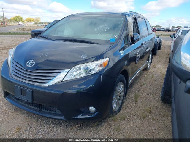 5TDYK3DC4GS744940 Toyota Sienna Xle 8 Passenger