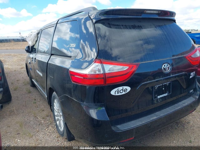 5TDYK3DC4GS744940 Toyota Sienna Xle 8 Passenger