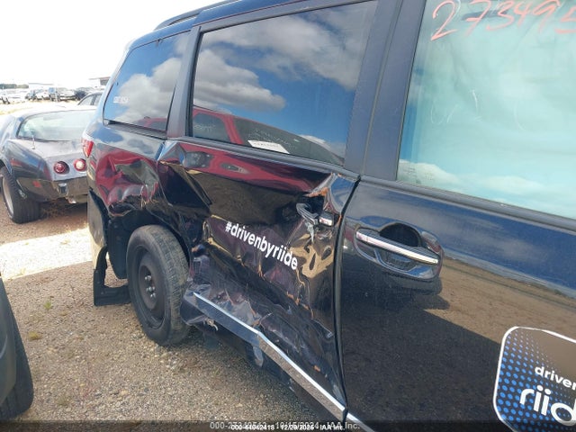 5TDYK3DC4GS744940 Toyota Sienna Xle 8 Passenger