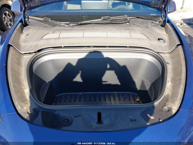 2024 Tesla Model Y Long Range Dual Motor All-wheel Drive მანქანა იყიდება აუქციონზე, vin: 7SAYGDEE6RA220297, აუქციონის ნომერი: 44042489