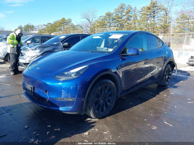 2024 Tesla Model Y Long Range Dual Motor All-wheel Drive მანქანა იყიდება აუქციონზე, vin: 7SAYGDEE6RA220297, აუქციონის ნომერი: 44042489