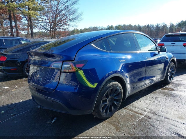 2024 Tesla Model Y Long Range Dual Motor All-wheel Drive მანქანა იყიდება აუქციონზე, vin: 7SAYGDEE6RA220297, აუქციონის ნომერი: 44042489