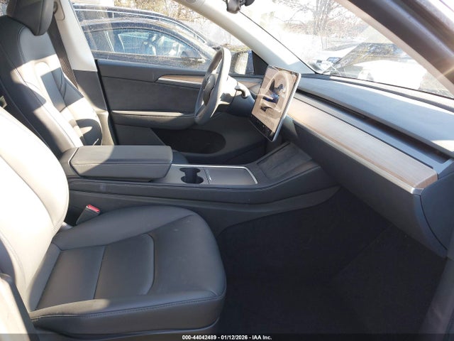 2024 Tesla Model Y Long Range Dual Motor All-wheel Drive მანქანა იყიდება აუქციონზე, vin: 7SAYGDEE6RA220297, აუქციონის ნომერი: 44042489