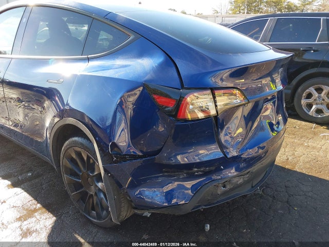 2024 Tesla Model Y Long Range Dual Motor All-wheel Drive მანქანა იყიდება აუქციონზე, vin: 7SAYGDEE6RA220297, აუქციონის ნომერი: 44042489
