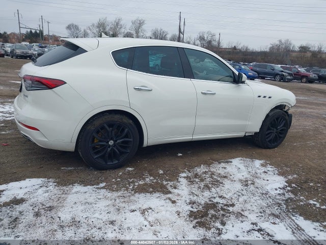 2022 MASERATI LEVANTE ZN661XUA1NX404585 Photo 3
