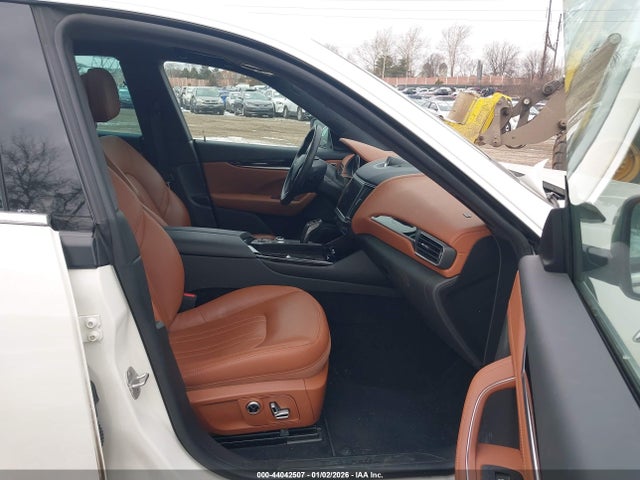 2022 MASERATI LEVANTE ZN661XUA1NX404585 Photo 4