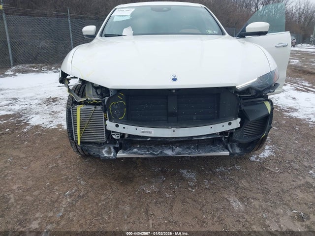 2022 MASERATI LEVANTE ZN661XUA1NX404585 Photo 5