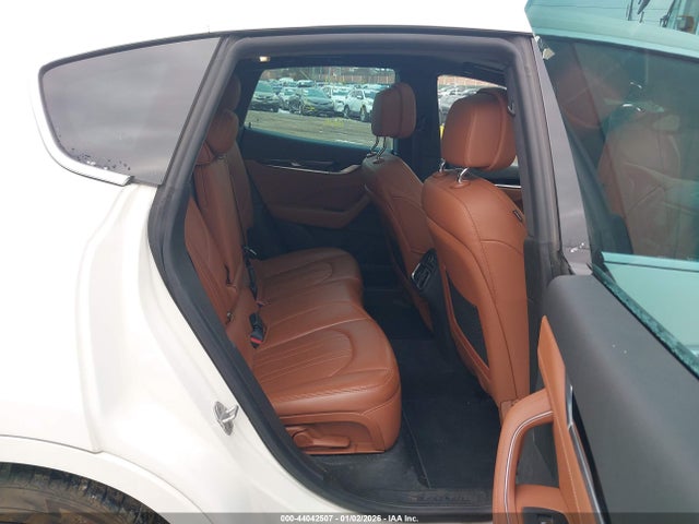 2022 MASERATI LEVANTE ZN661XUA1NX404585 Photo 7