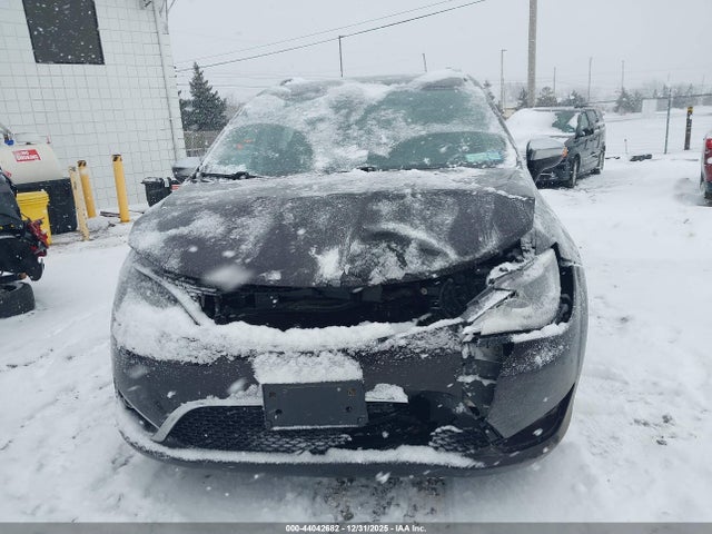 Продажа на аукционе авто 2017 Chrysler Pacifica Limited, vin: 2C4RC1GG3HR752297, номер лота: 44042682