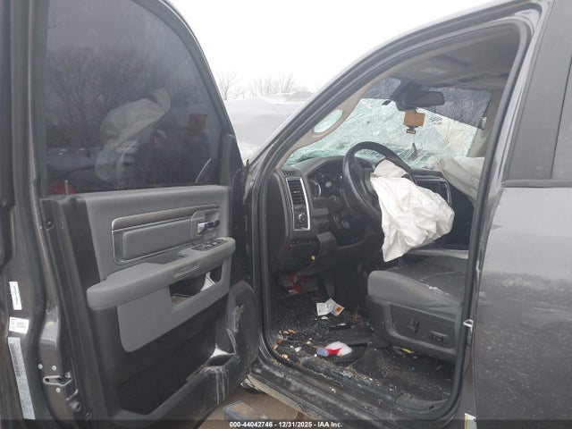 44042746 :رقم المزاد ، 1C6RR7LT5JS278188 vin ، 2018 Ram 1500 Big Horn  4x4 5'7 Box مزاد بيع