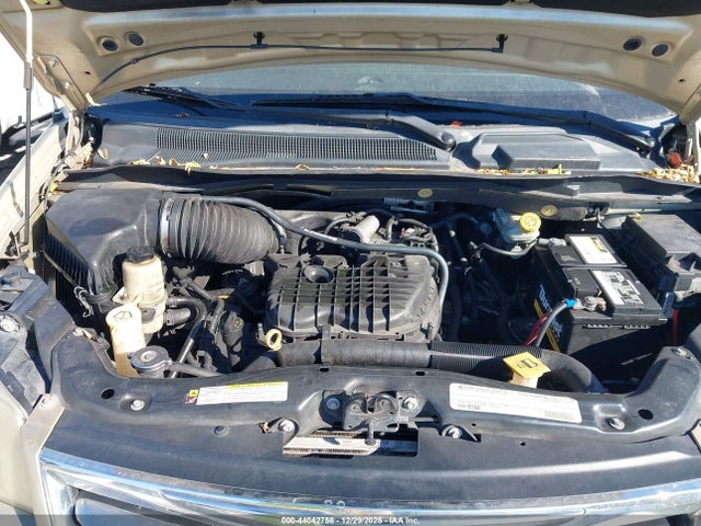 44042758 :رقم المزاد ، 2A4RR5DG0BR618150 vin ، 2011 Chrysler Town & Country Touring مزاد بيع