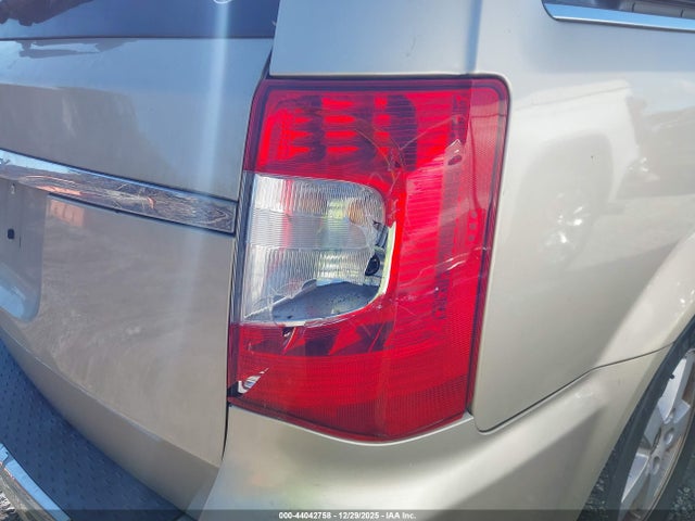 44042758 :رقم المزاد ، 2A4RR5DG0BR618150 vin ، 2011 Chrysler Town & Country Touring مزاد بيع