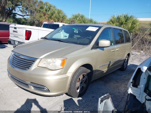 44042758 :رقم المزاد ، 2A4RR5DG0BR618150 vin ، 2011 Chrysler Town & Country Touring مزاد بيع