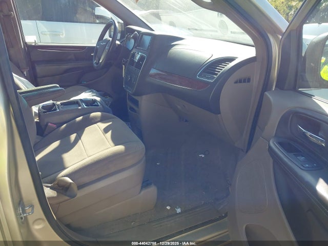 44042758 :رقم المزاد ، 2A4RR5DG0BR618150 vin ، 2011 Chrysler Town & Country Touring مزاد بيع