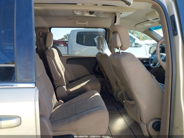 44042758 :رقم المزاد ، 2A4RR5DG0BR618150 vin ، 2011 Chrysler Town & Country Touring مزاد بيع