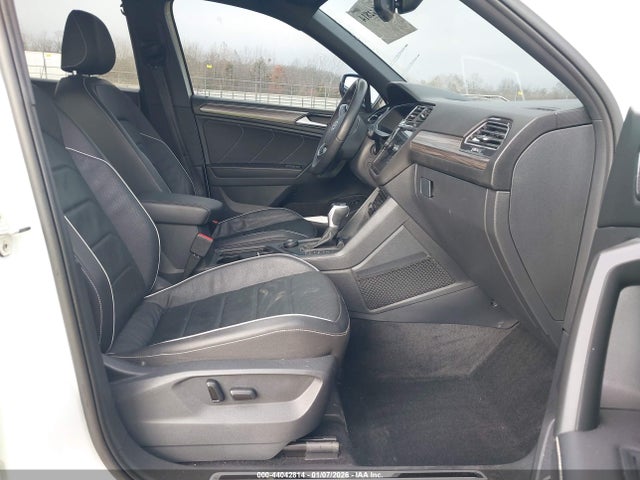 Продаж на аукціоні авто 2023 Volkswagen Tiguan 2.0t Sel R-line, vin: 3VV4B7AX3PM118889, номер лоту: 44042814