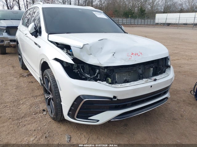 Продаж на аукціоні авто 2023 Volkswagen Tiguan 2.0t Sel R-line, vin: 3VV4B7AX3PM118889, номер лоту: 44042814