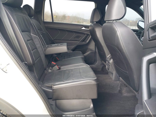 Продаж на аукціоні авто 2023 Volkswagen Tiguan 2.0t Sel R-line, vin: 3VV4B7AX3PM118889, номер лоту: 44042814