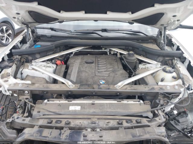 2019 BMW X5 5UXCR6C54KLK83192 Photo 9