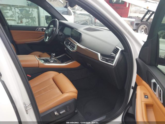 2019 BMW X5 5UXCR6C54KLK83192 Photo 4