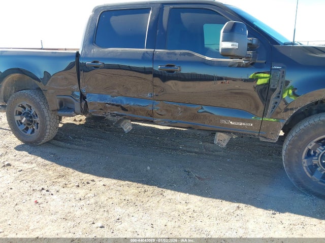 Ford F-350 Lariat 2023 1FT8W3BT5PED82498 Image 11
