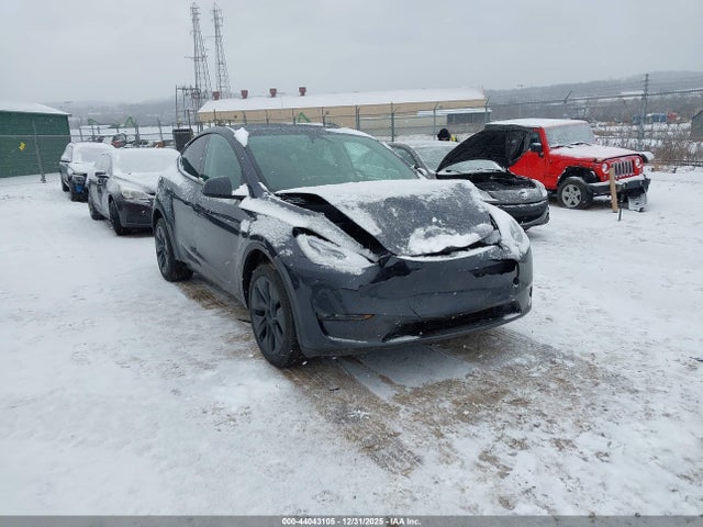 2024 TESLA MODEL Y 7SAYGDEE7RA302264 Photo 0