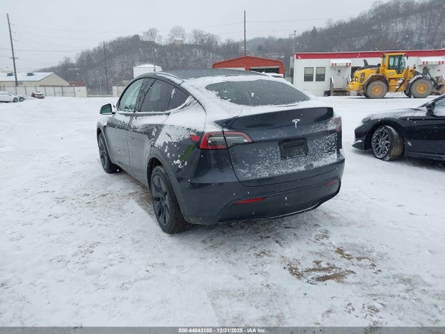 2024 TESLA MODEL Y 7SAYGDEE7RA302264 Photo 2