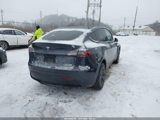 2024 TESLA MODEL Y 7SAYGDEE7RA302264 Photo 3