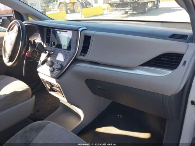 2015 TOYOTA SIENNA 5TDZK3DC8FS570356 Photo 4
