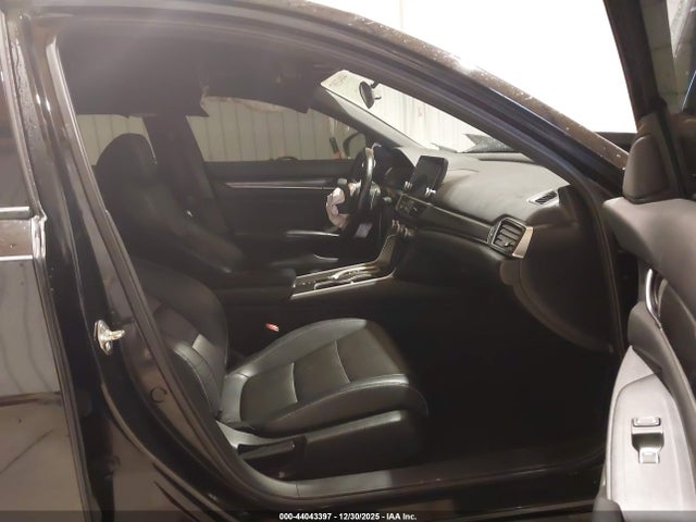44043397 :رقم المزاد ، 1HGCV2F36JA012873 vin ، 2018 Honda Accord Sport 2.0t مزاد بيع