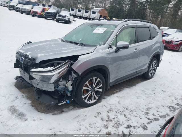 Subaru Forester Limited 2022 JF2SKAPC0NH462819 Image 2