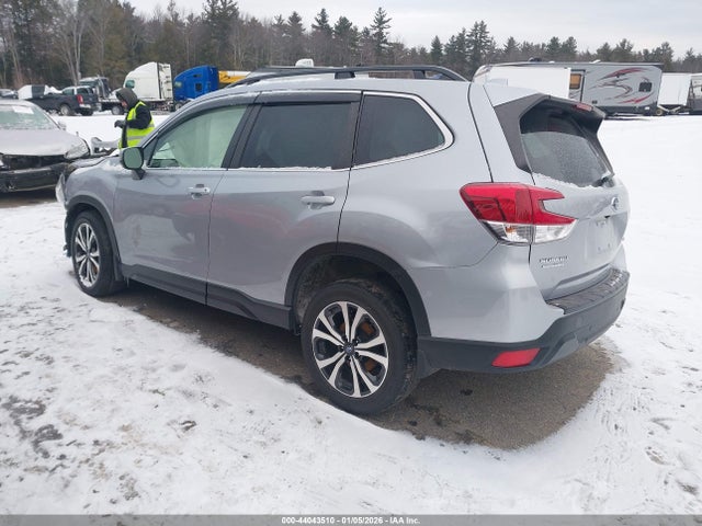 Subaru Forester Limited 2022 JF2SKAPC0NH462819 Image 3