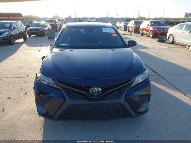 Auction sale of the 2018 Toyota Camry Se, vin: 4T1B11HK6JU652287, lot number: 44043582