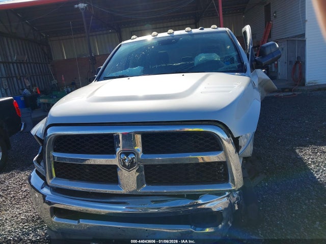 3C63R3GL1JG154855 RAM 3500 Tradesman 4x4 8&#039; Box