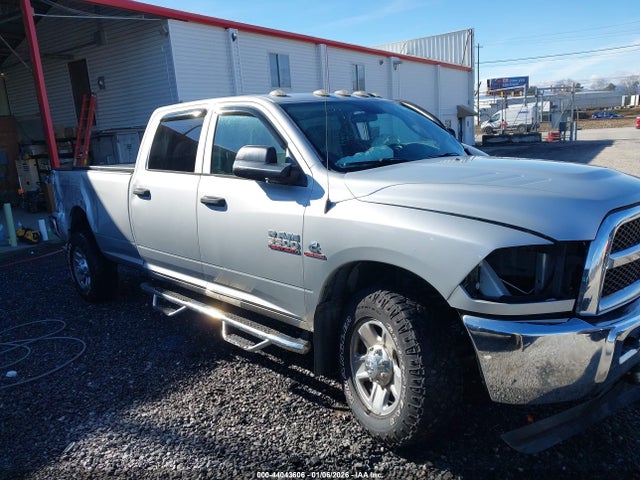 3C63R3GL1JG154855 RAM 3500 Tradesman 4x4 8&#039; Box