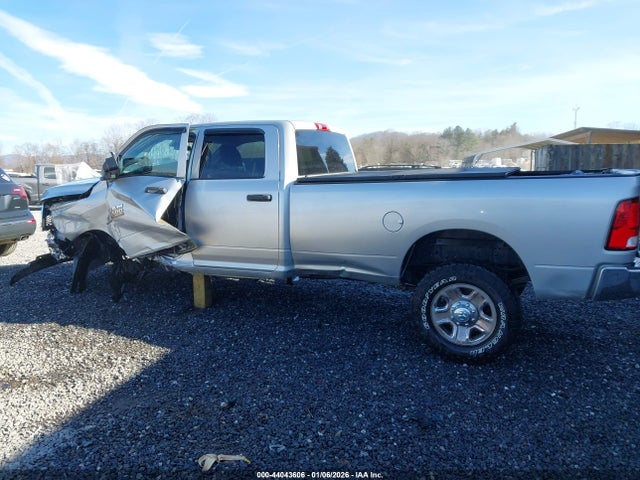 3C63R3GL1JG154855 RAM 3500 Tradesman 4x4 8&#039; Box
