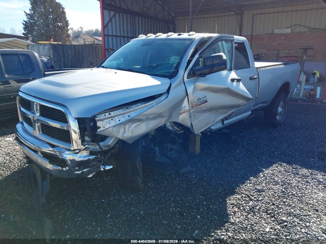 3C63R3GL1JG154855 RAM 3500 Tradesman 4x4 8&#039; Box
