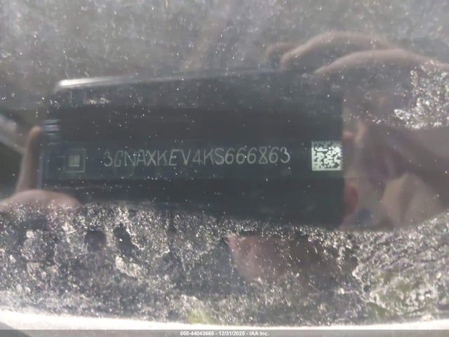 3GNAXKEV4KS666863 Chevrolet EQUINOX LT