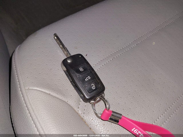 44043699 :رقم المزاد ، 1VWBN7A38DC030201 vin ، 2013 Volkswagen Passat 2.0l Tdi Se مزاد بيع