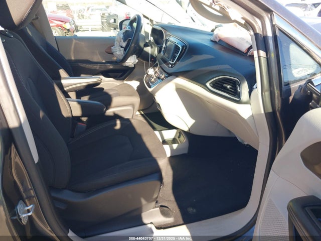 44043707 :رقم المزاد ، 2C4RC1CG4PR535961 vin ، 2023 Chrysler Voyager Lx مزاد بيع