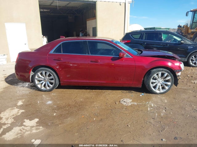 2017 Chrysler 300 Limited მანქანა იყიდება აუქციონზე, vin: 2C3CCAAG7HH668072, აუქციონის ნომერი: 44043714