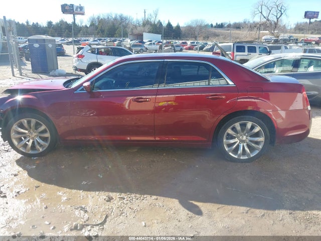 2017 Chrysler 300 Limited მანქანა იყიდება აუქციონზე, vin: 2C3CCAAG7HH668072, აუქციონის ნომერი: 44043714